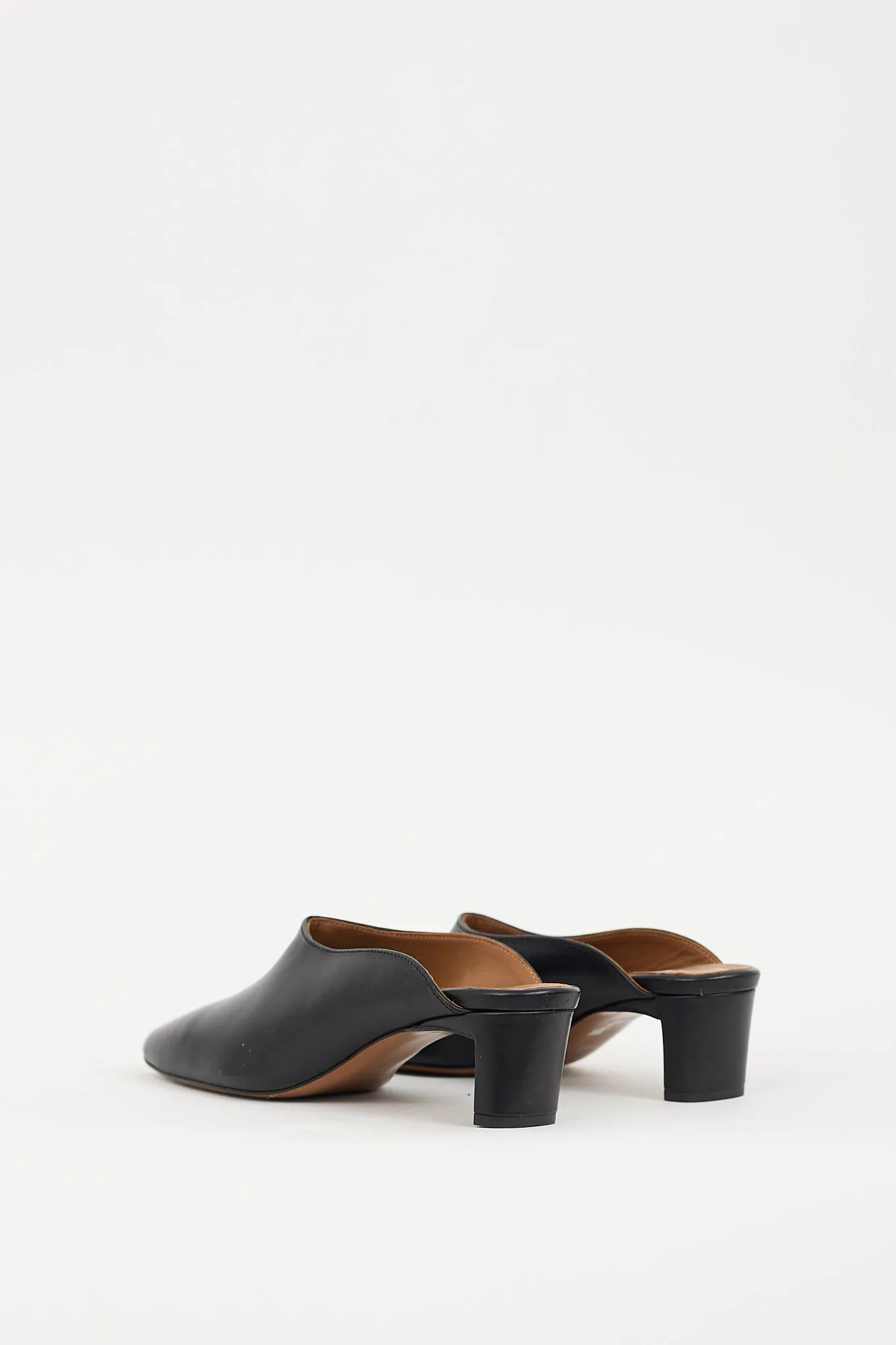 Black Leather Alloro Mule