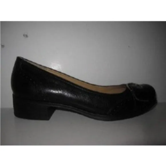 Naturalizer PREMA, Size 7, Black Leather & Brass Flats