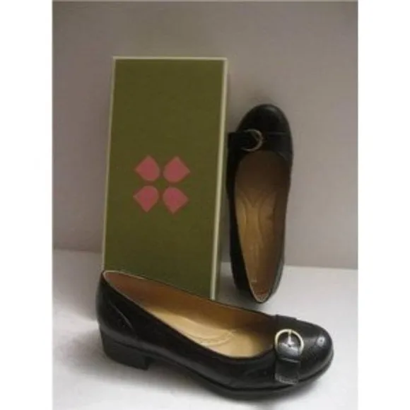 Naturalizer PREMA, Size 7, Black Leather & Brass Flats