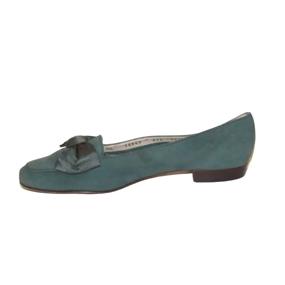 Salvatore Ferragamo 7.5N green suede flats w XL silk bows