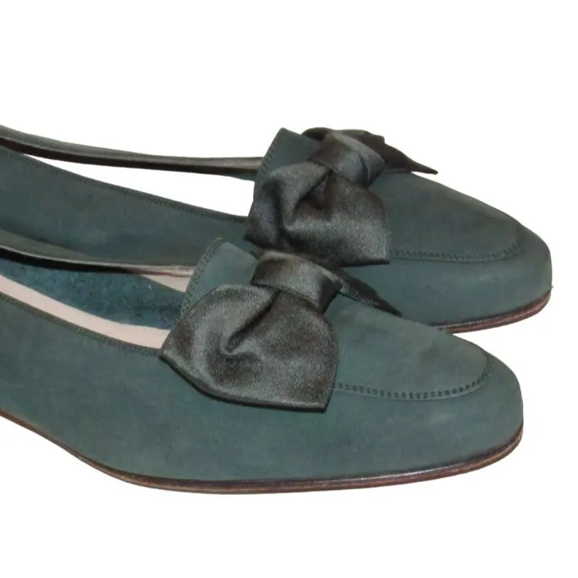 Salvatore Ferragamo 7.5N green suede flats w XL silk bows